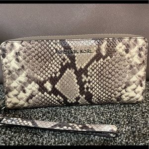 Michael Kors wallet/wristlet